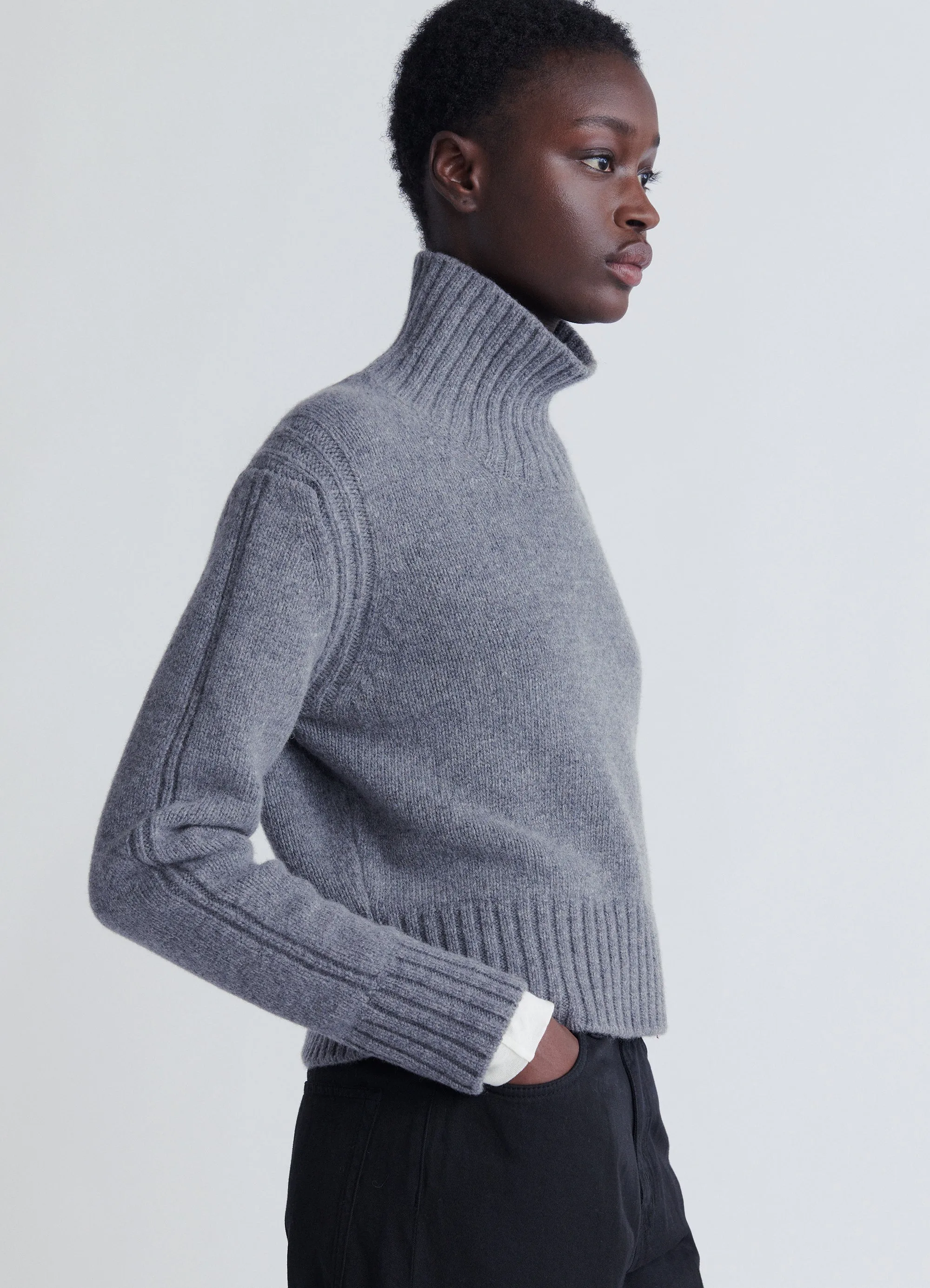 Fintra Crop High Neck in Grey